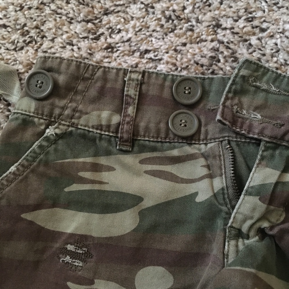 Shorts - Picture 2 of 5